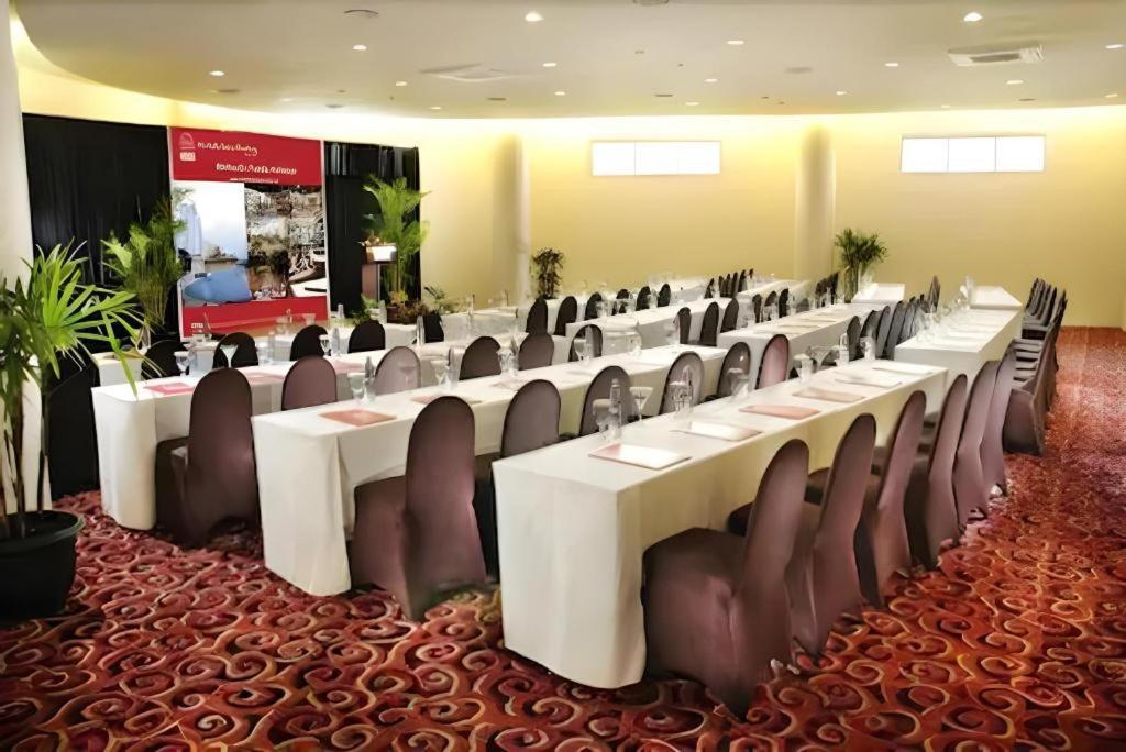 Marbella Hotel Dago Бандунг Экстерьер фото